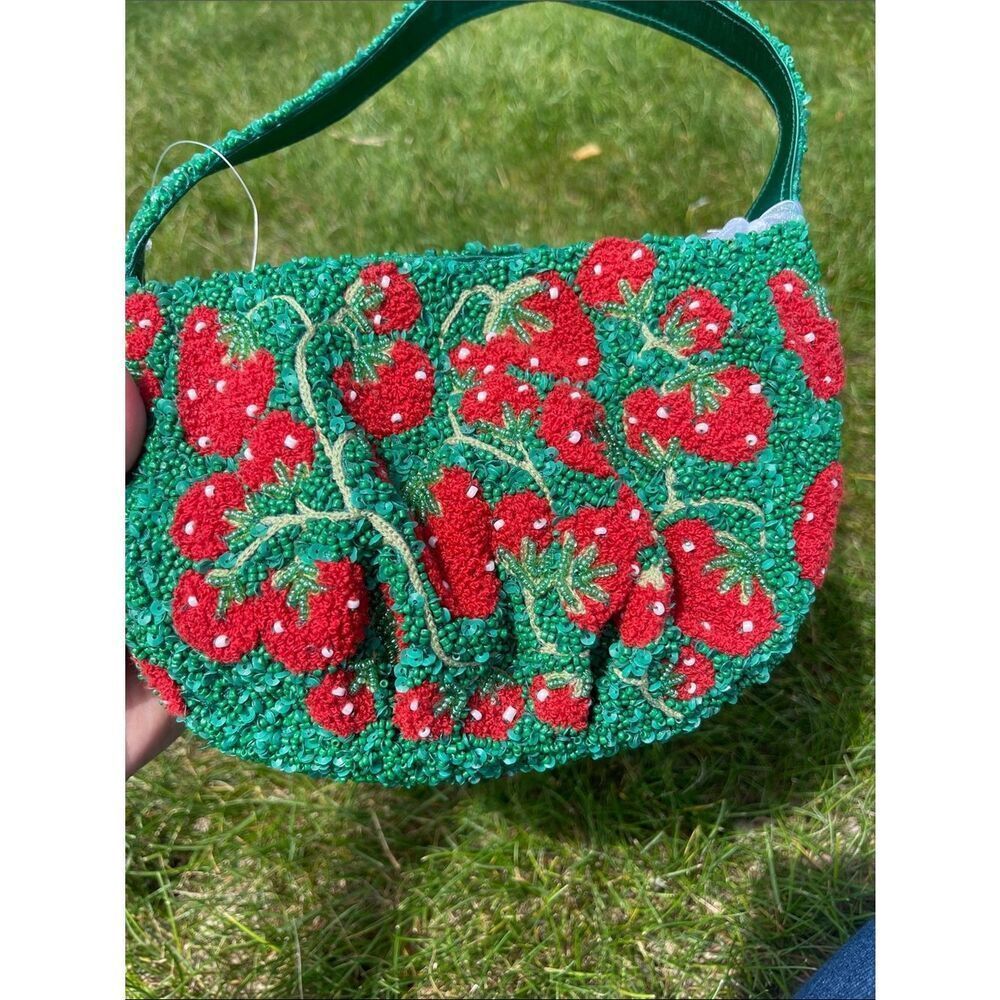 Handcrafted Green Beaded Bag Strawberry Mini Shoulder Bag! Viral bag TikTok - Picture 4 of 5